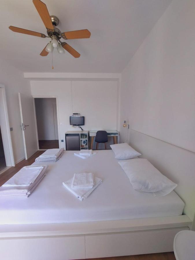 Vinko Rooms Primošten Exterior foto